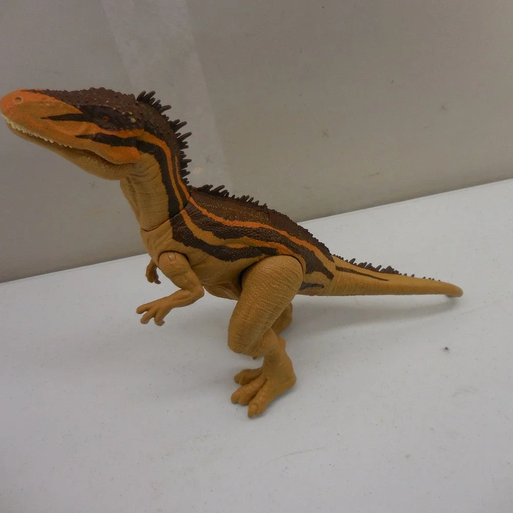 Jurassic World Mattel Roar Attack Metriacanthosaurus Dinosaur Action Figure Tan